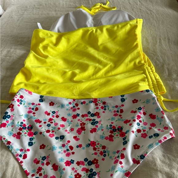 Vibrant colours Tankini - Picture 2 of 12
